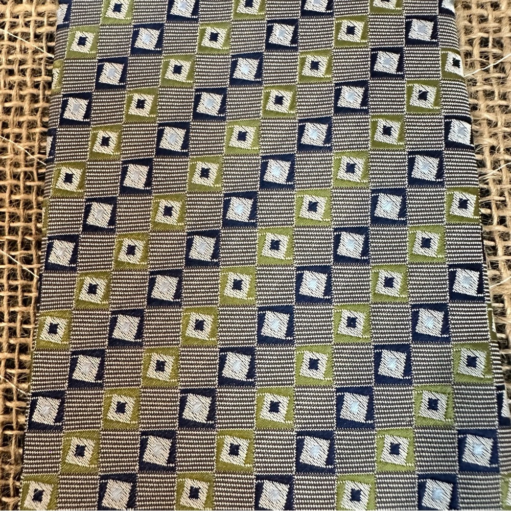 Giorgio Armani 100% Silk Checked Pattern Tie  Navy Green & Cream 4 X 60 inches - Picture 8 of 8
